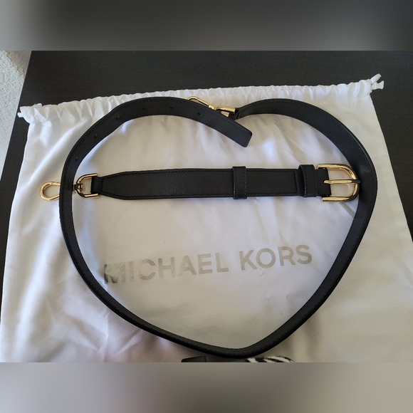 MICHAEL Michael Kors Stanton Barrell Bag - Picture 10 of 10